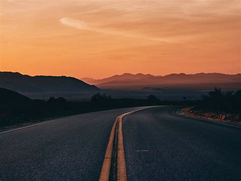 Download wallpaper 1600x1200 road, turn, horizon, sunset, marking ...