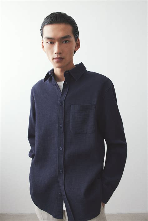 Regular Fit Textured-weave shirt - Navy blue - Men | H&M IN