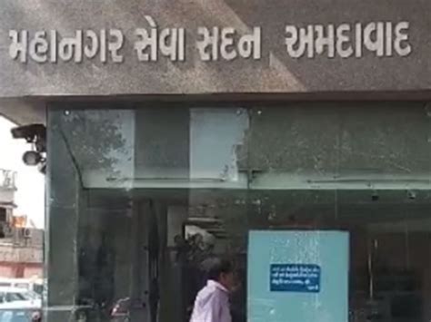 Outsourcing staff contract in three AMC hospitals extended by 3 months ...