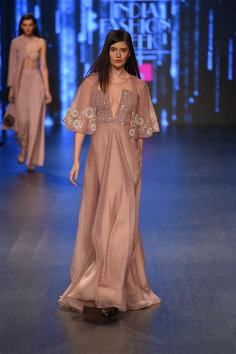 Shivani at Lotus Make-Up India Fashion Week autumn/winter 2019 | Vogue ...