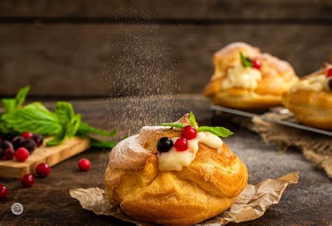 Рецепта за класически еклери с яйчен крем от MateKitchen