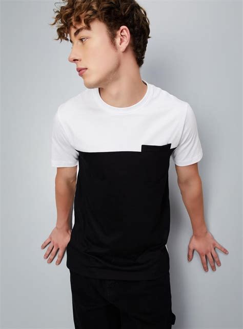 Buy Men Colourblocked Slim Fit T-shirt Online at just Rs. 399.0 ...