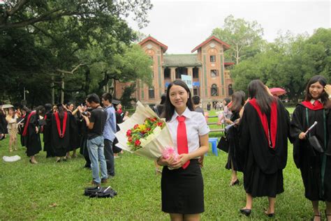 中山日报：留影致青春！电子科大中山学院毕业生告别校园_媒体看台_新闻网-电子科技大学中山学院