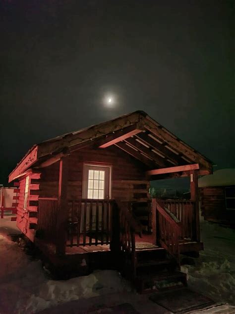 ALASKA LOG CABINS ON THE POND B & B (North Pole) - Guesthouse Reviews ...