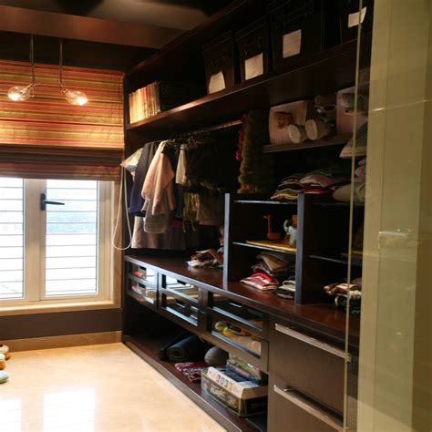 Spacious walk in closet | homify