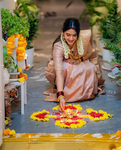 Anchor Sravanthi Chokarapu : దీపావళి స్పెషల్.. చీరకట్టులో వెలిగిపోతున్న ...