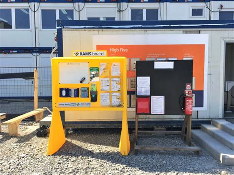 Aushangtafeln für den Innenbereich: Magnethaftende Informationstafeln ...