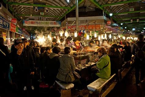 https://www.civitatis.com/f/corea-del-sur/seul/galeria/gwangjang-market.jpg