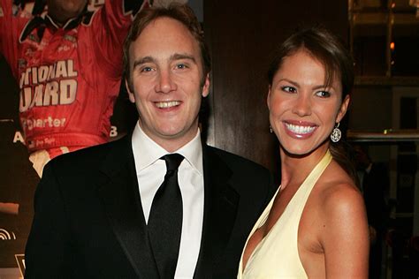 Nikki Cox's Instagram, Twitter & Facebook on IDCrawl