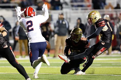 Fargo Davies pulls away late, tops Bismarck Century - InForum | Fargo ...