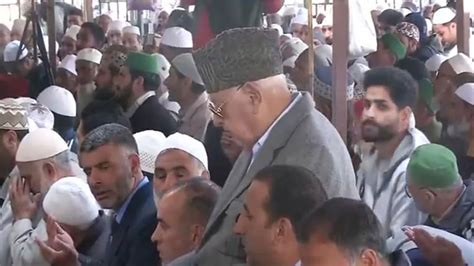 Farooq Abdullah visits dargah after assassination attempt, prays for peace