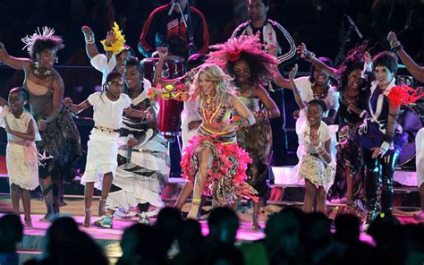Shakira sings Waka Waka During the World Cup Closing Ceremonies ...