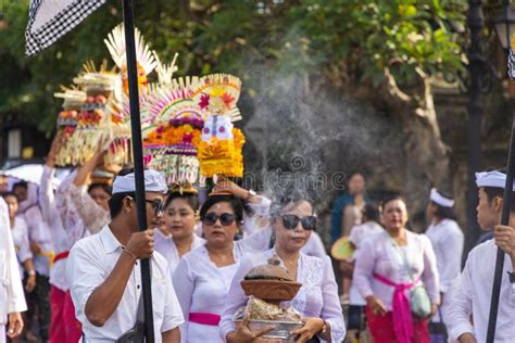 Bali Local People 的图像结果