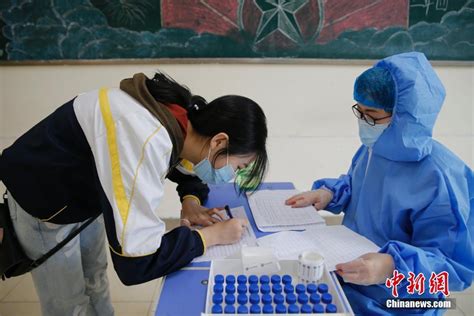 哈尔滨一学校组织学生进行核酸检测