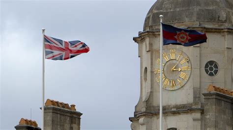 Microsoft Datacenters: Illuminating the unseen power of the cloud - Microsoft Datacenters