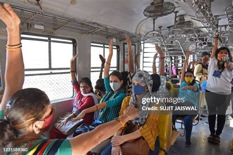 Local Train Ladies Coach 的图像结果