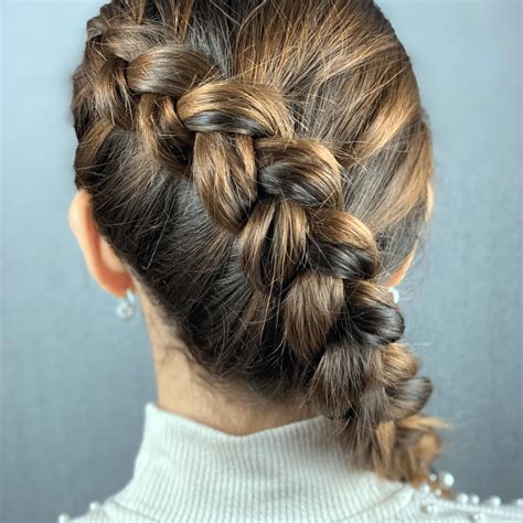 Mastering The Fishtail: Your Guide To How To Braid Fishtail Hair ...