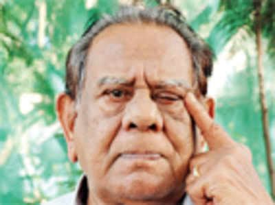 Octogenarian loses sight after cataract surgery