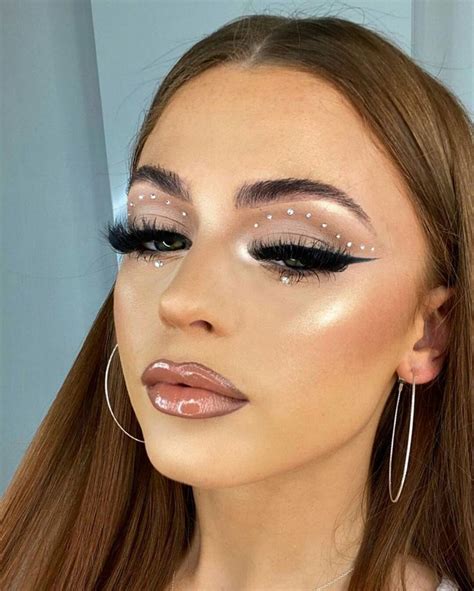 cute makeup looks with gems
