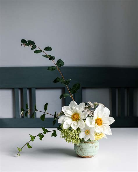 Minimal Flower Arrangement Minimalistic Flower Arrangements Ikebana