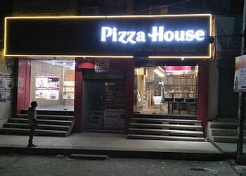 3 Best Pizza Outlets in New Delhi - Expert Recommendations