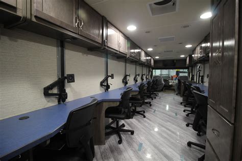 Computer Lab Bus 的图像结果