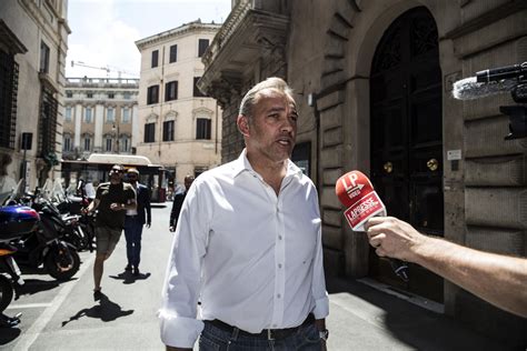 L'accusa a Matteo Richetti e la denuncia per stalking: cosa c'è nelle ...