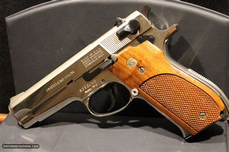Smith & Wesson Model 39-2 9mm