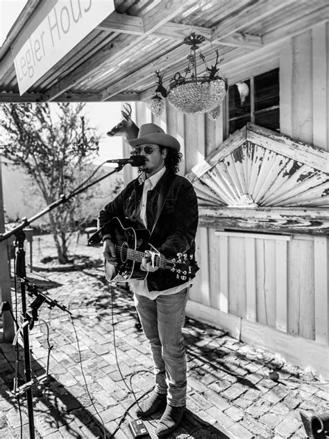 Derrick McLendon LIVE at Ralph & Kacoo’s, Ralph & Kacoo's - Lufkin, 10 ...