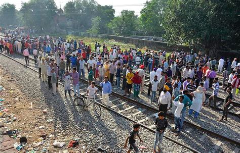 印度前官员：火车事故中的遇难者多是可怜的工人-搜狐大视野-搜狐新闻