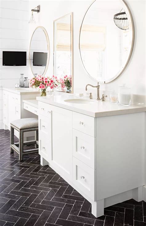 32 Beautiful Black-and-White Bathroom Ideas - Quiet Joy At Home