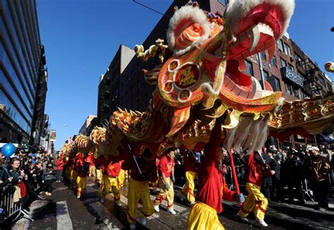 美国芝加哥唐人街举行春节游行活动