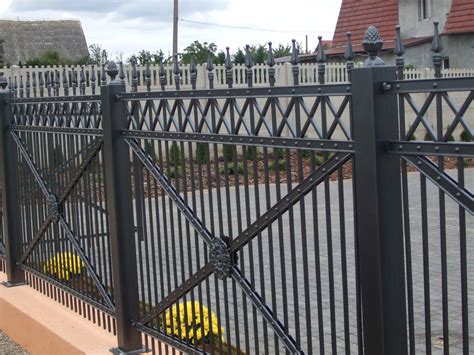 SCHMIEDEEISERNE ZAUNE METALLZAUN ZAUN AUS POLEN in WITNICA | Handwerk ...