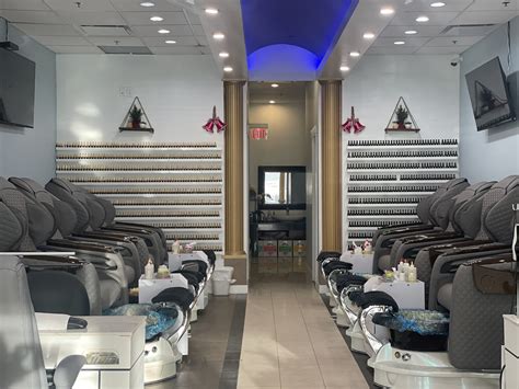 Four Season Nails & Spa – Royal Vista – Professional Nails Salon