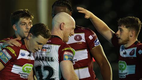 Super League: Wigan Warriors snatch late win over Castleford Tigers ...