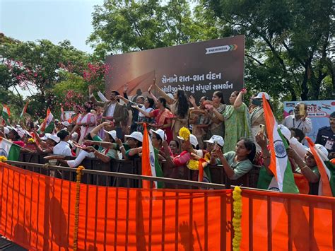 वडोदरा में पीएम मोदी के रोड शो में शामिल हुआ कर्नल सोफिया कुरैशी का ...