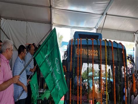 One lakh commuters hop on e-buses in first three days