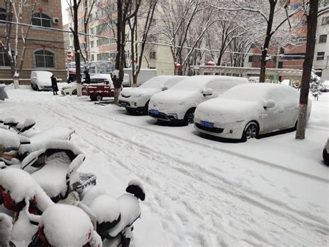 25厘米！暴雪突袭乌鲁木齐，权威预报：今年最大范围雨雪前兆_腾讯新闻
