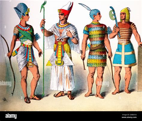 Ancient egyptian clothes hi-res stock photography and images - Alamy