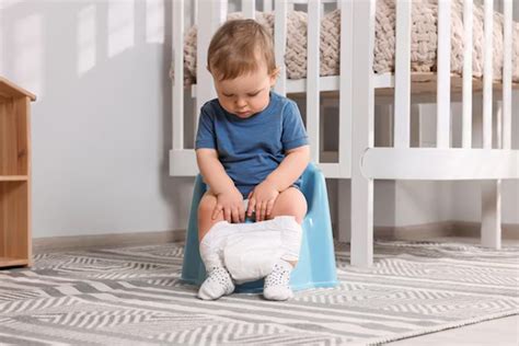 छोटे बच्चे को बार-बार पॉटी आने के कारण | What Causes Frequent Pooping ...