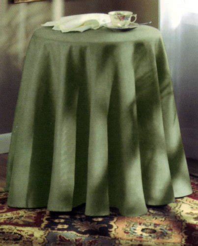 Concord 70 Round Tablecloth - Green by Bess Home Fashions : Amazon.in