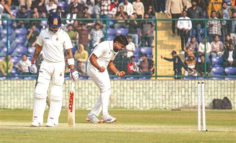 Kohli fever wears off quickly; Mumbai put one foot in last-8