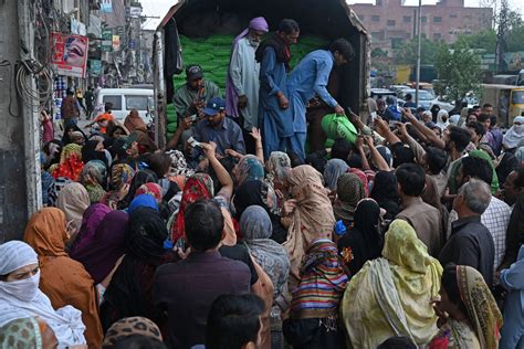 In Pakistan, an Economic Crisis Keeps Life on the Edge - New Lines Magazine