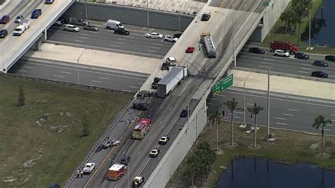 Two dead after crash involving 7 vehicles, 2 tractor-trailers on I-75 ...
