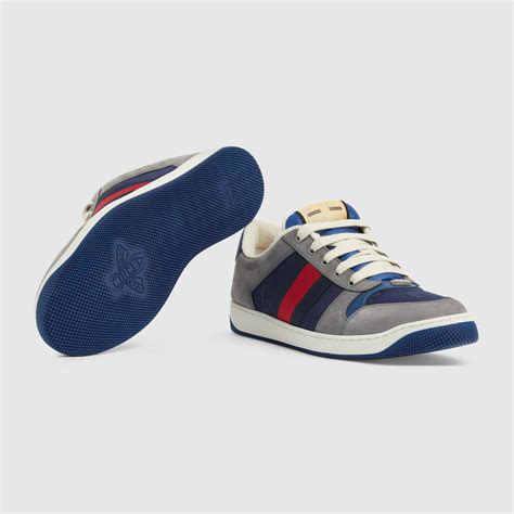 Sneaker Screener GG uomo con nastro Web in camoscio grigio | GUCCI® CH