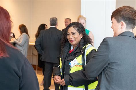 Local Train Ladies Coach 的图像结果