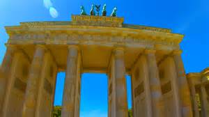 What makes the Brandenburg Gate a Berlin icon?
