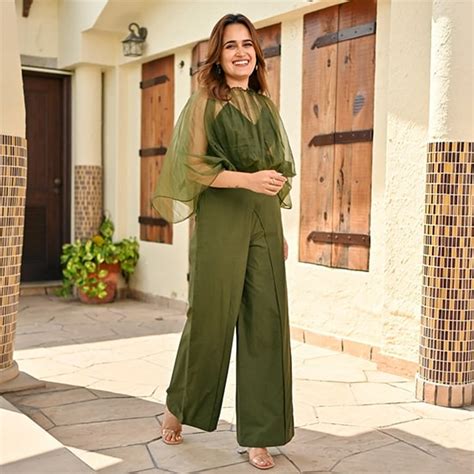 5 Green Outfits For Every Woman To Slay This Holiday Season – Ordinaree