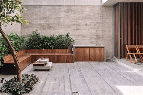 Mango trees and archtypal courtyards breathe life into this family home ...