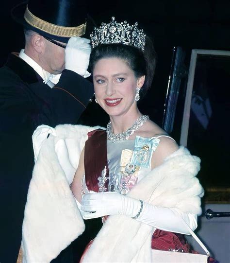 英国安妮公主70岁美得精致，穿搭时髦靓丽，不愧是王室时尚icon_腾讯新闻